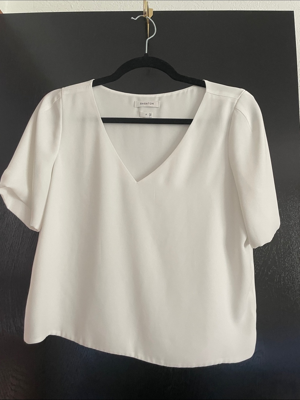 Babaton Cream V-Neck Short Sleeve Blouse